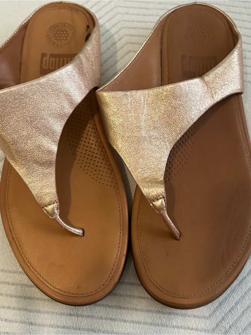 FitFlop Gold thong sandals size 7